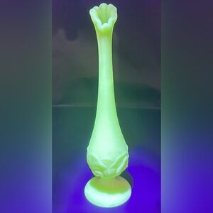 Fenton Vintage Uranium Bud Vase UV Reactive Custard Art Floral Glass Footed EUC